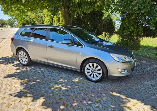 Opel Astra cena 25900 przebieg: 222000, rok produkcji 2012 z Zakroczym małe 562